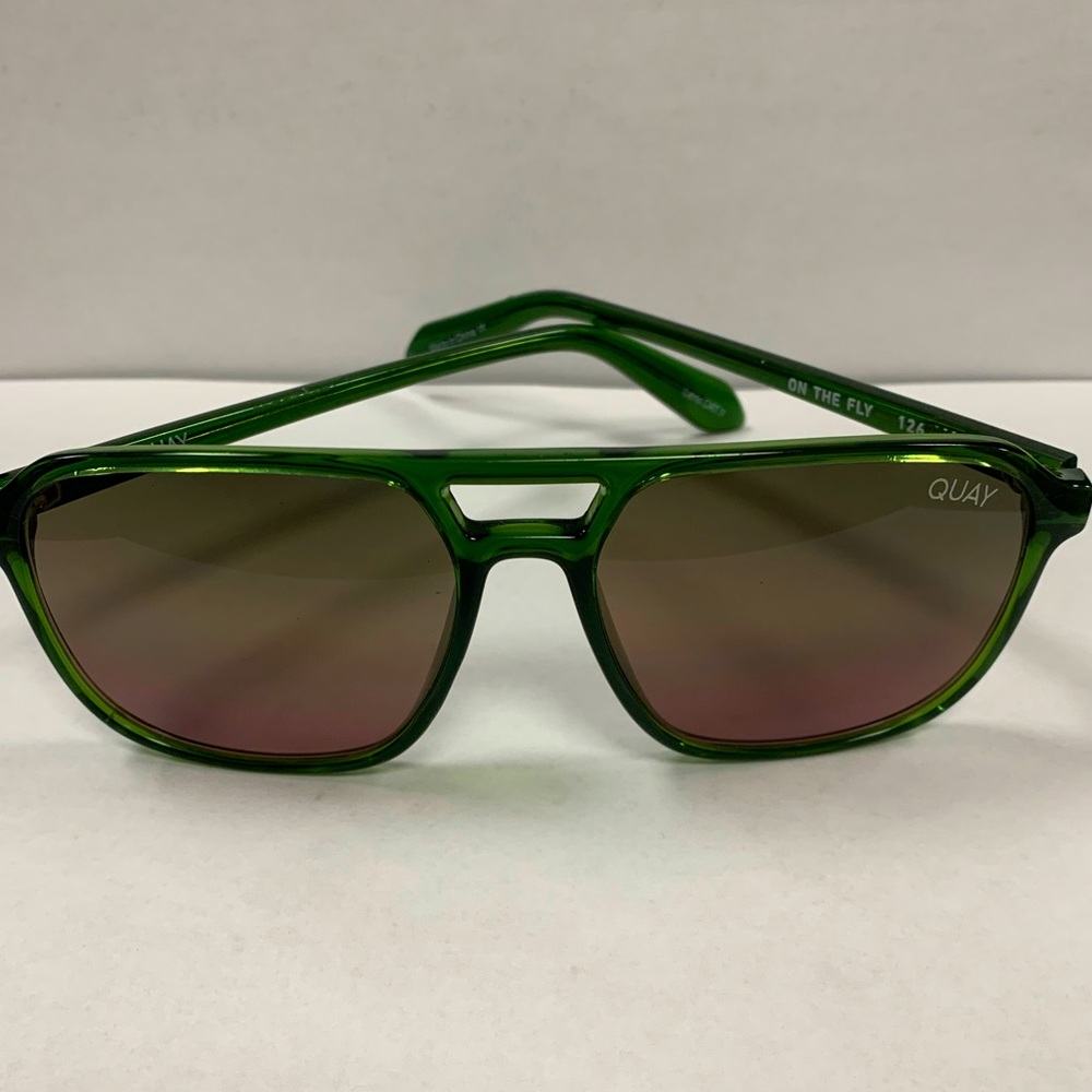 Quay Australia on the fly sunglasses in excellent like new condition.
